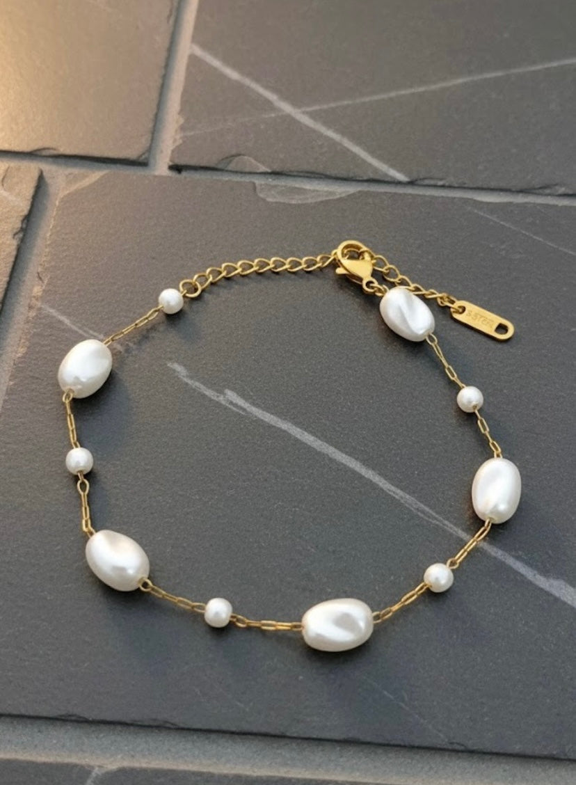 Classic Gold Pearl Bracelet