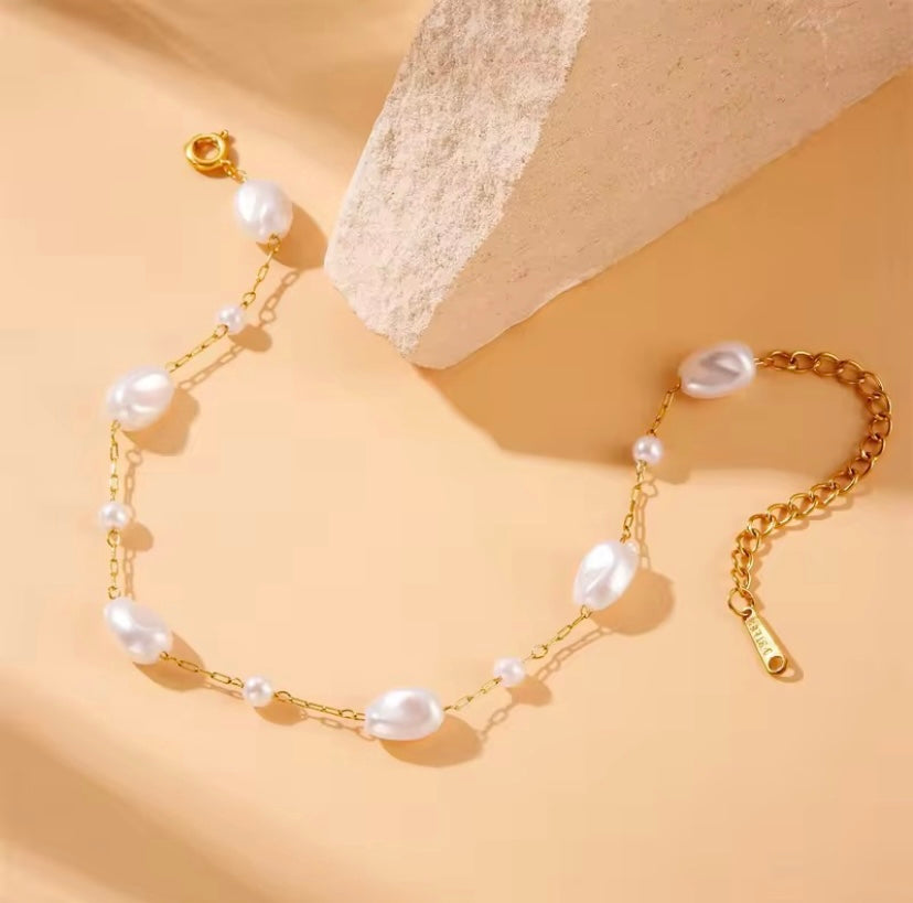 Classic Gold Pearl Bracelet