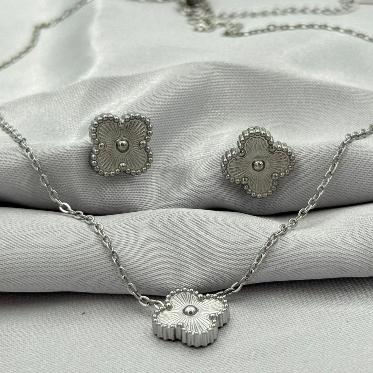 Premium Silver Clover Set