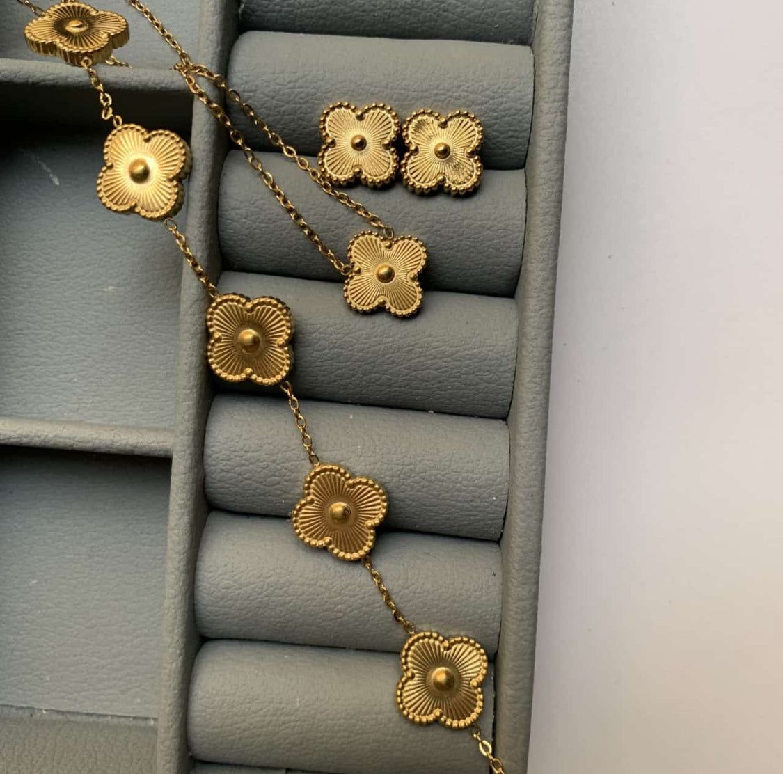 Premium Golden Clover Set